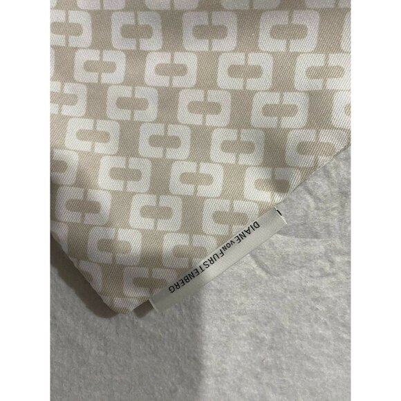 Diane von Furstenberg Dust bag 17.5" L x 12" w - Picture 2 of 4